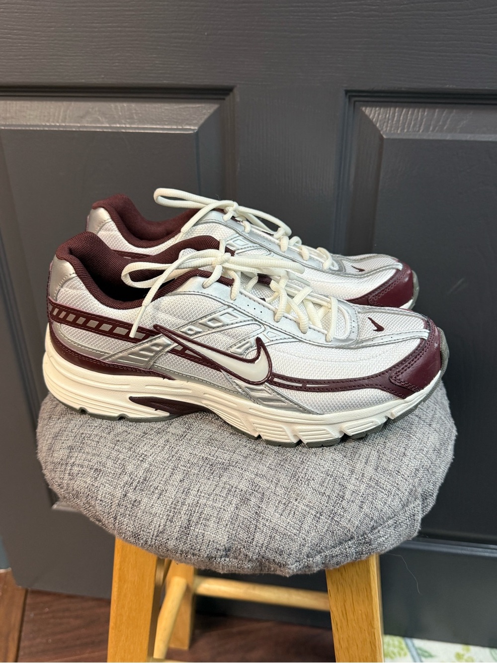 Nike Women’s Size 10 White and Maroon Athletic Running Shoes MSRP $80
